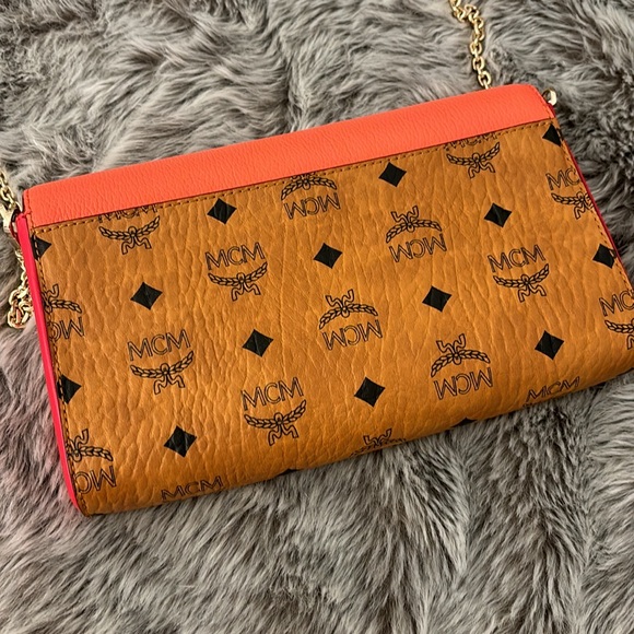 MCM Hot Coral Crossbody PERFECT CONDITION - Picture 4 of 6